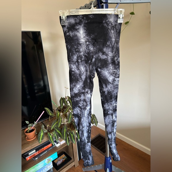 FP Movement tie dye good karma leggings - Picture 4 of 9